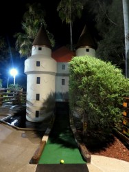 Liebevoll angelegte Minigolfbahnen im Castle Golf in Fort Myers
