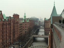 Die Aussicht auf die Speicherstadt vom Hotel Ameron in Hamburg.jpg