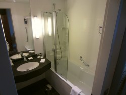 Das Badezimmer im Radisson Blu in Rostock