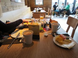 Das Frühstück in der Almhütte der Torfhaus Harzresort war umfangreich und lecker