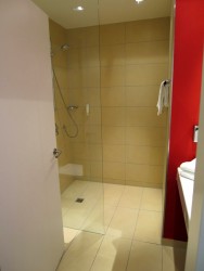 Großzügiges Badezimmer im  Best Western Hotel Ostertor in Bad Salzuflen