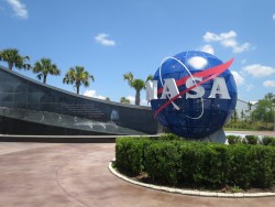 Das Logo der NASA im Kennedy Space Center