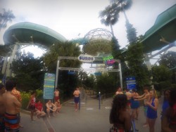 Keine Schlangen vor den Wasserrutschen im Wet'nWild in Orlando