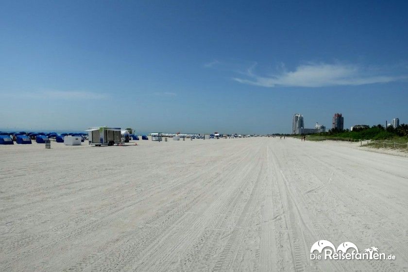Der breite South Beach in Miami in Florida