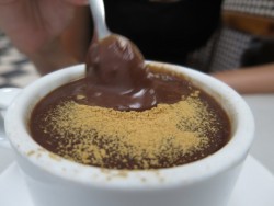 Dickflüssige Schokolade in der Horchateria de Santa Catalina in Valencia