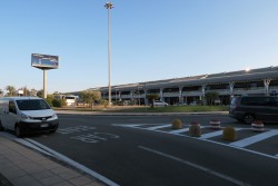 Der Flughafen Cagliari von außen