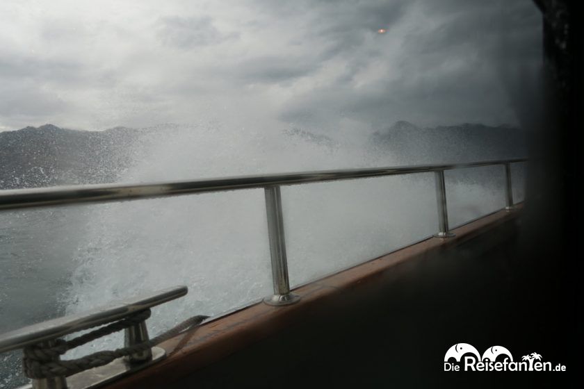 Stürmische Überfahrt auf der Fähre von Limone sul Garda nach Malcesine