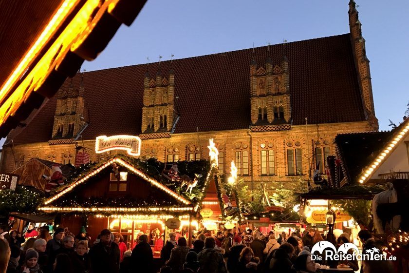 Auf dem Marktplatz auf dem Weihnachtsmarkt in Hannover