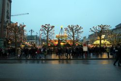 Der Weihnachtsmarkt auf dem Rathausmarkt in Hambur