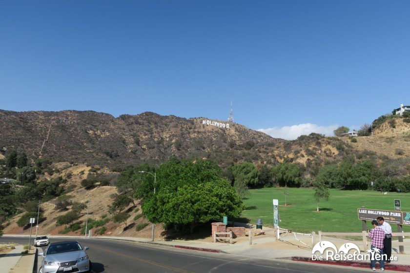 Das Hollywood Sign in Los Angeles vom Lake Hollywood Park aus gesehen