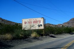 Eingangsschild von Oatman in Arizona
