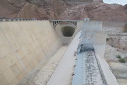 Das Becken der Hochwasserentlastungsanlage des Hoover Dam