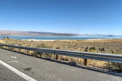 Der Mono Lake vom Highway aus gesehen