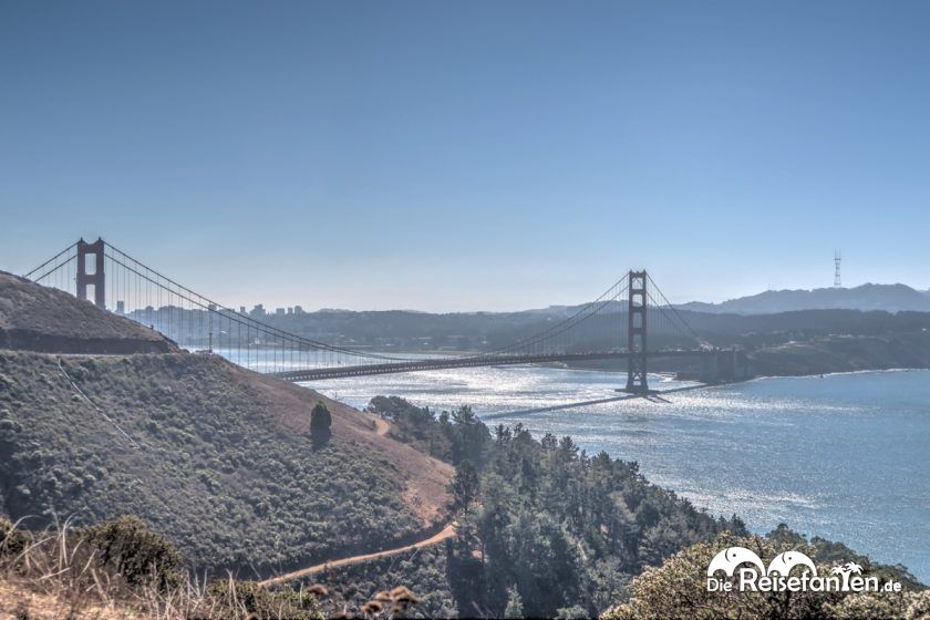Die Golden Gate Bridge in San Francisco vom Hawk Hill aus aufgenommen