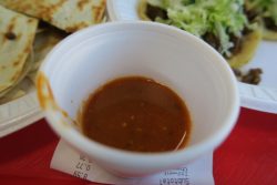 Unterschiedlich scharfe Saucen gibt es bei Tacos El Gavilan in Hollywood