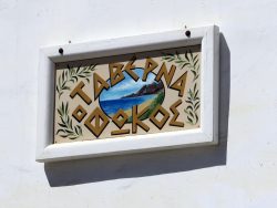 Das Schild der Taverna Fokos