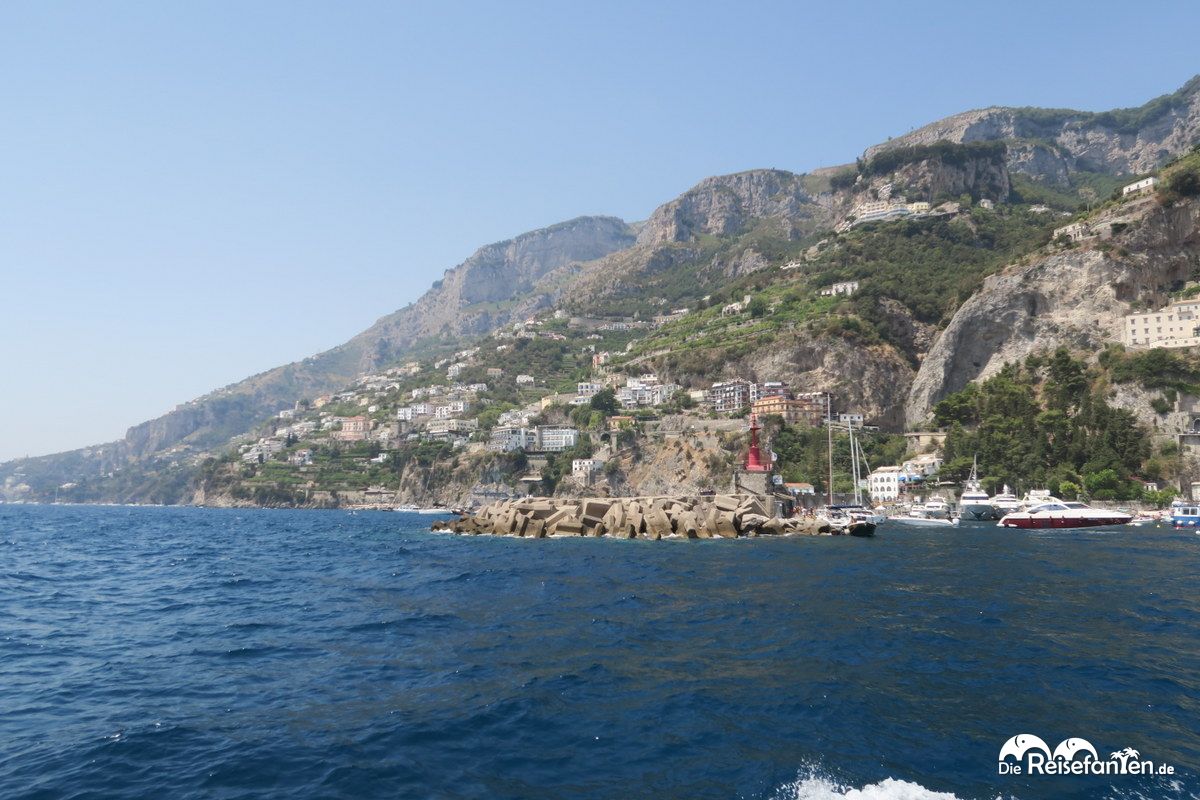 Bei der Hafenausfahrt von Amalfi Stadt