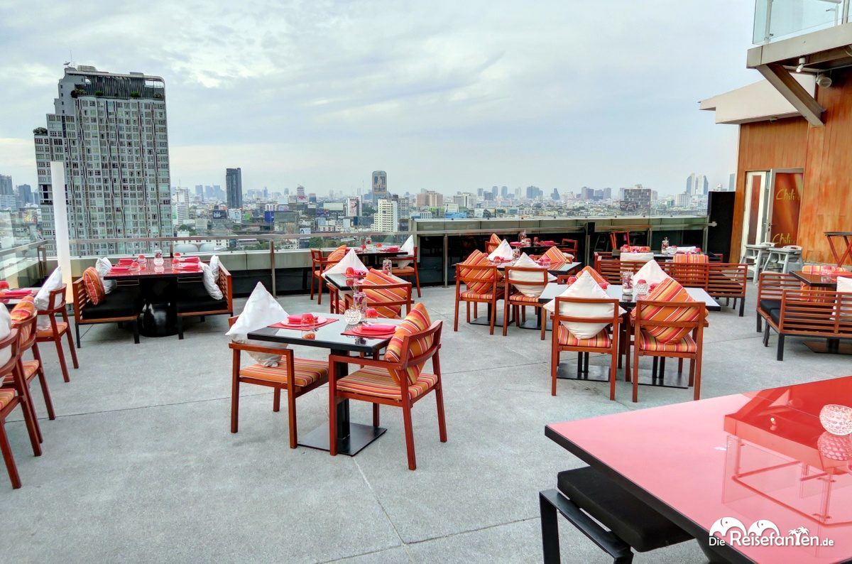 WALK Bar über den Dächern der Stadt im Centara Watergate Pavillion Hotel Bangkok