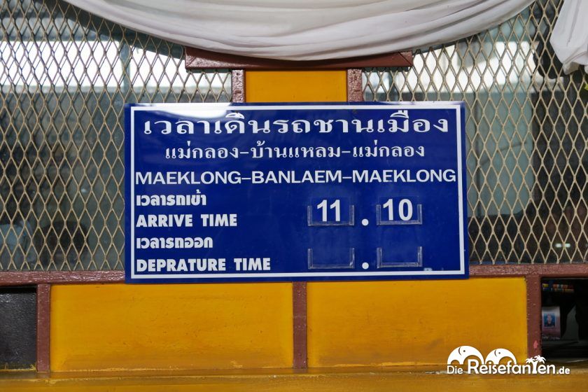 Die Haltestelle am Mae Klong Markt