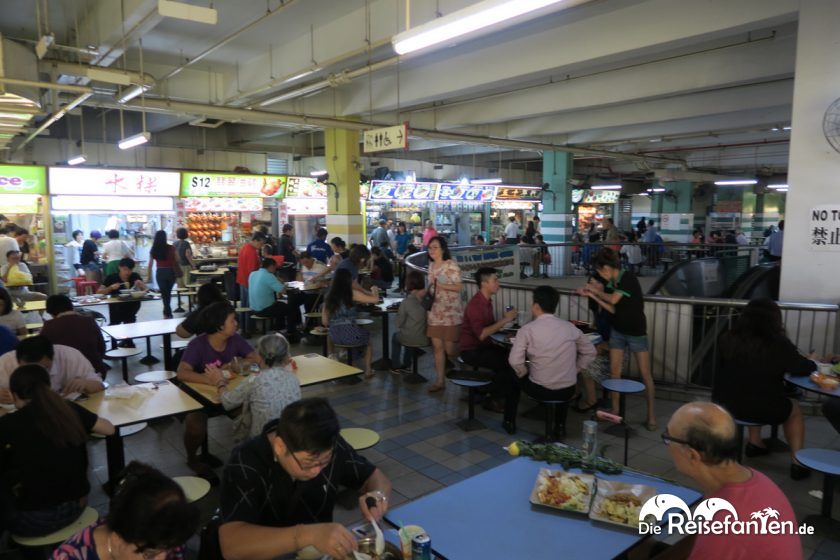 Essen im Hawker Center in Singapur