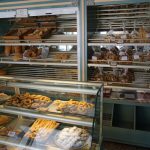 Produktauswahl in der Bäckerei in Therma auf Ikaria