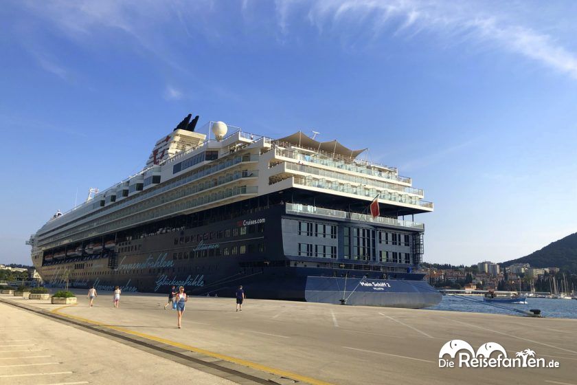 Die Mein Schiff 2 im Hafen von Dubrovnik