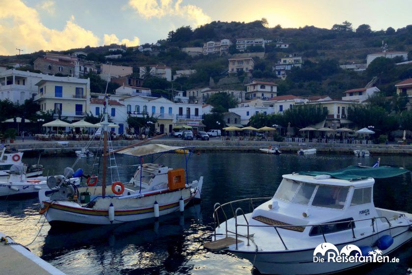 Fischerboote an der Promenade von Evdilos auf Ikaria