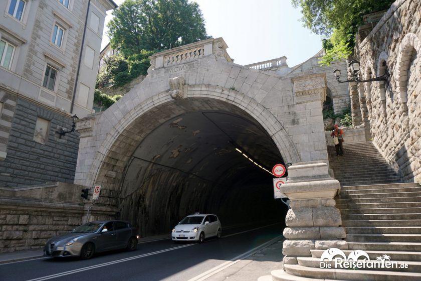 Tunnel nahe der Chiesa di Altri Culti Chiesa Evangelica Metodista in Triest