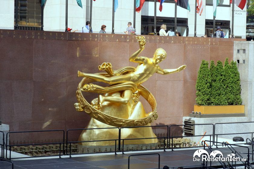 Die Statue des Atlas vor dem Rockefeller Center