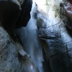 Blick nach oben am Wasserfall von Varone am Gardasee