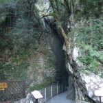 Der untere Eingang zum Wasserfall von Varone am Gardasee