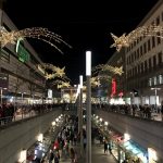 Blick zum Hannover Hauptbahnhof während des Weihnachtsmarkts