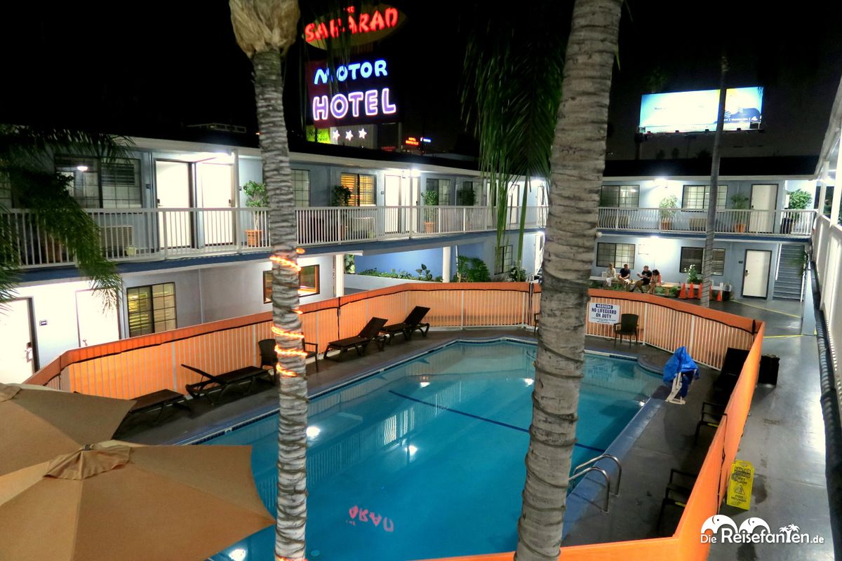 Blick auf den Innenbereich des Saharan Motor Hotels in Hollywood
