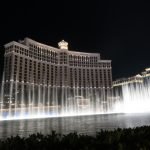 Von links nach rechts tanzen die Fontänen vor dem Bellagio in Las Vegas
