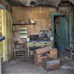Blick in eine alte Küche in der Geisterstadt Bodie