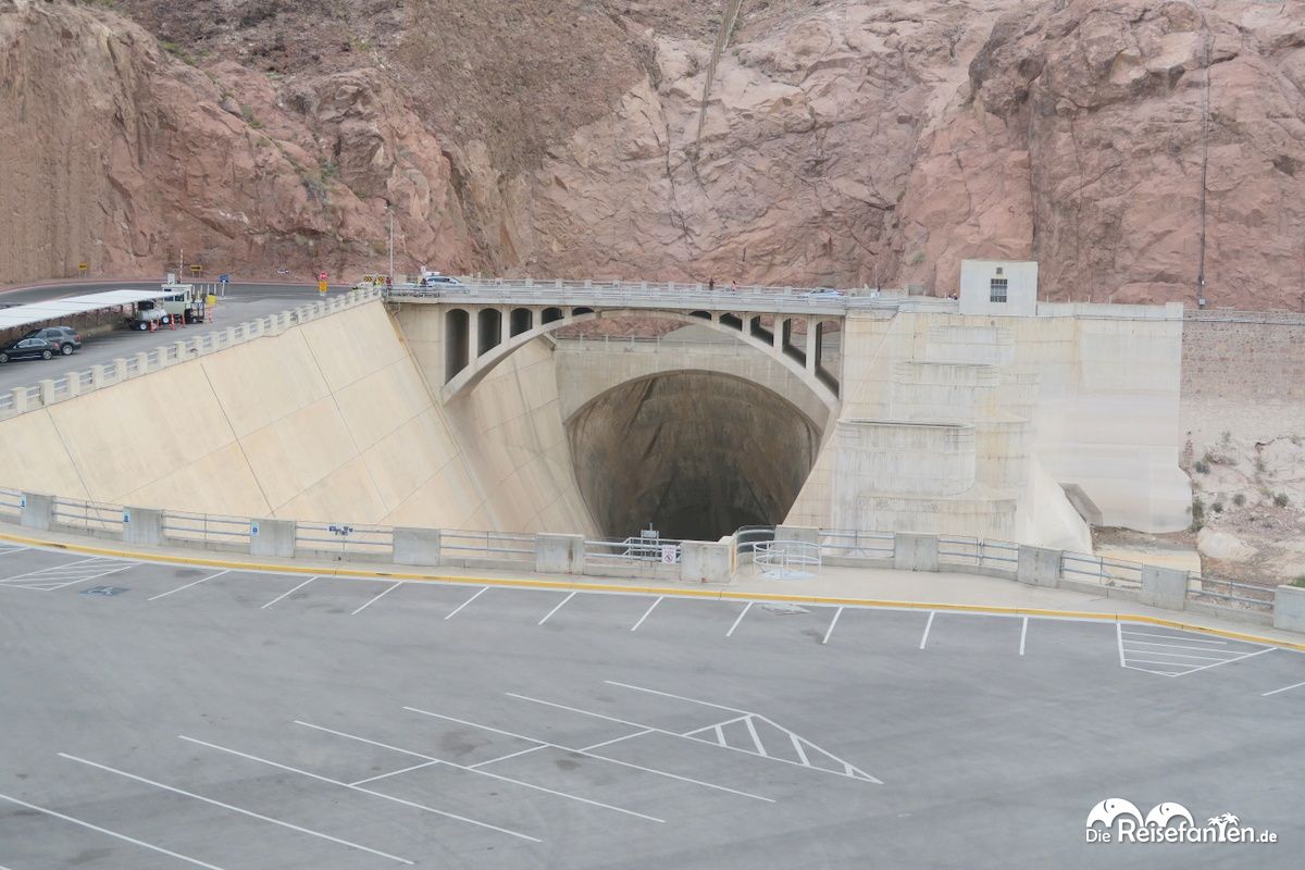 Die Hochwasserentlastungsanlage des Hoover Dam