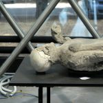 Ein aufgebahrter Toter aus Pompeji