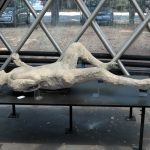 Ein liegender Toter aus Pompeji