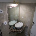 Badezimmer im Hotel Villa Manos auf Santorini