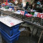 Frische Ware auf dem Markt von Nonthaburi