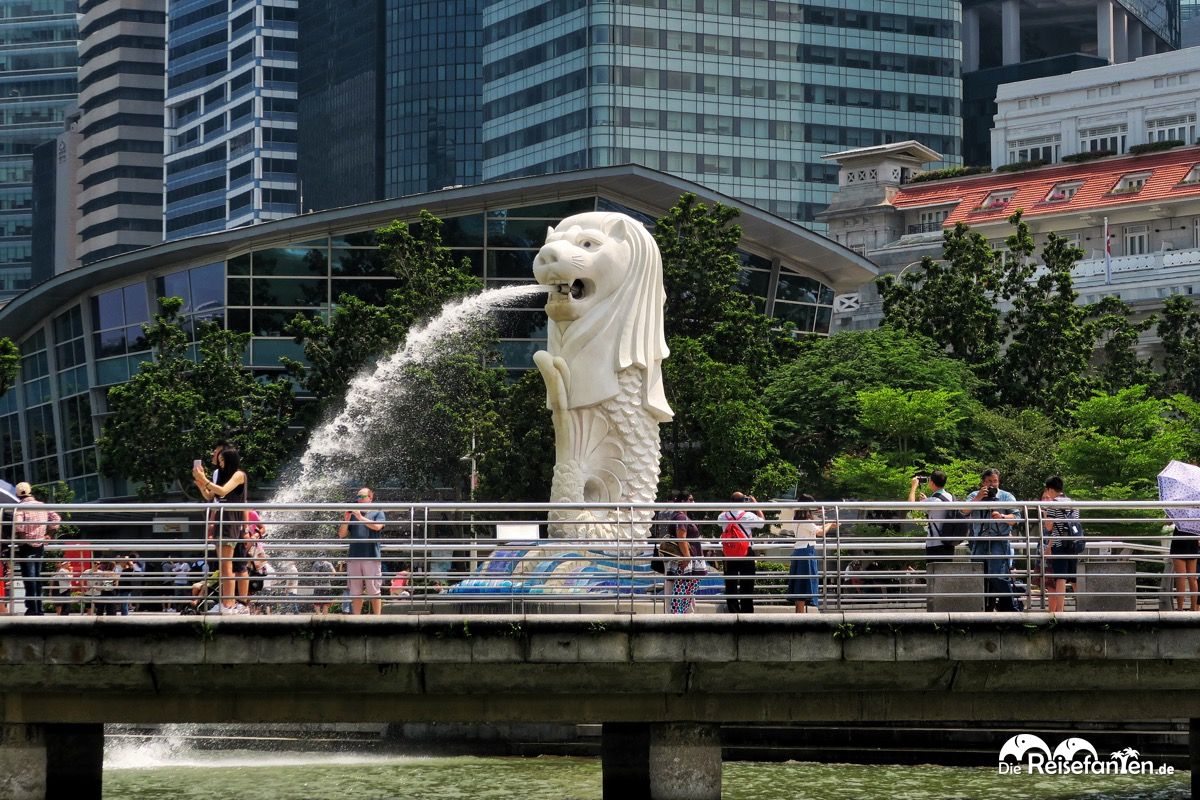 Die Merlion Variante in Singapurs Marina Bay.jpeg