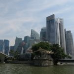 Blick auf Downtown Singapur während der River Cruise in Singapur