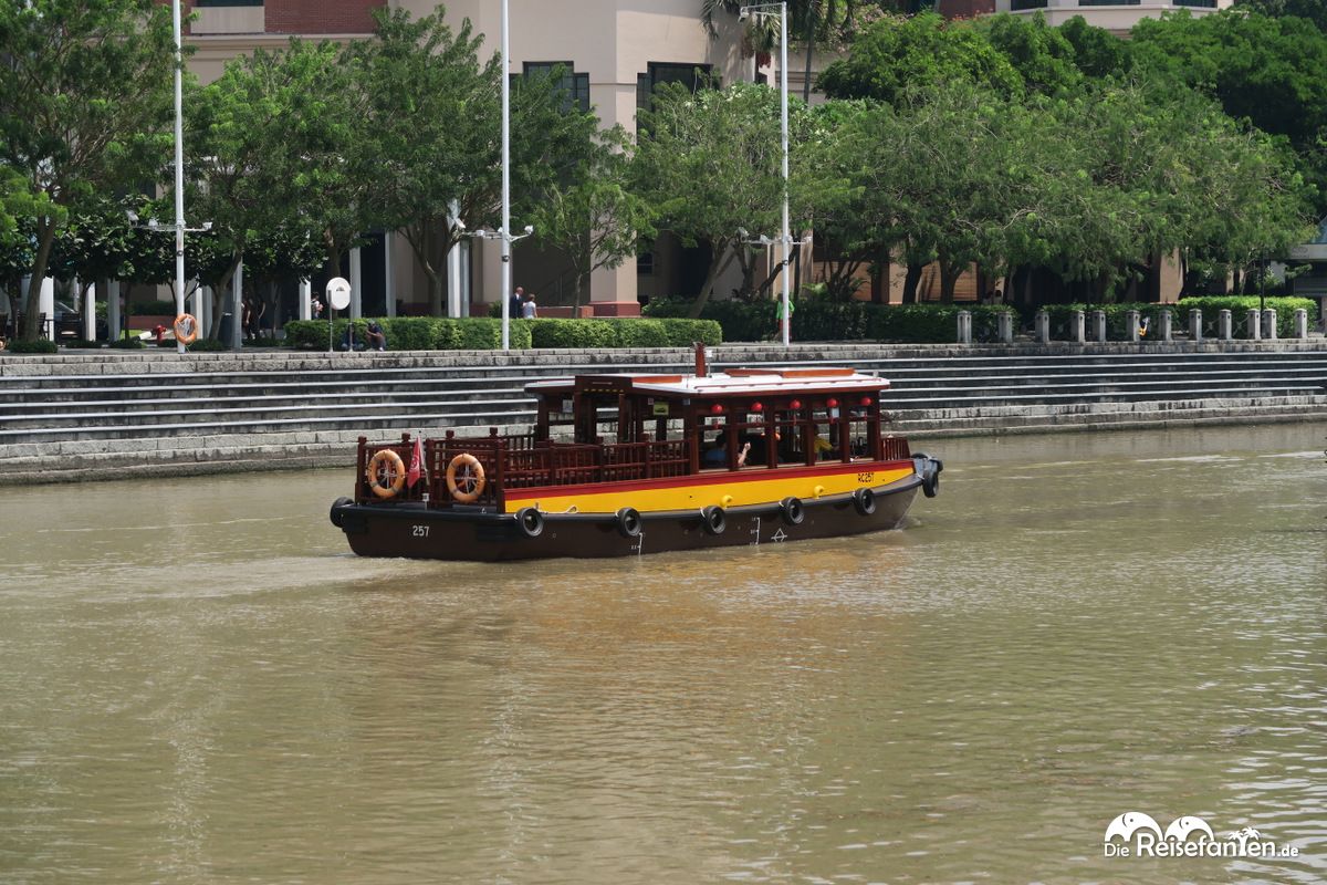 Boot während der River Cruise in Singapur