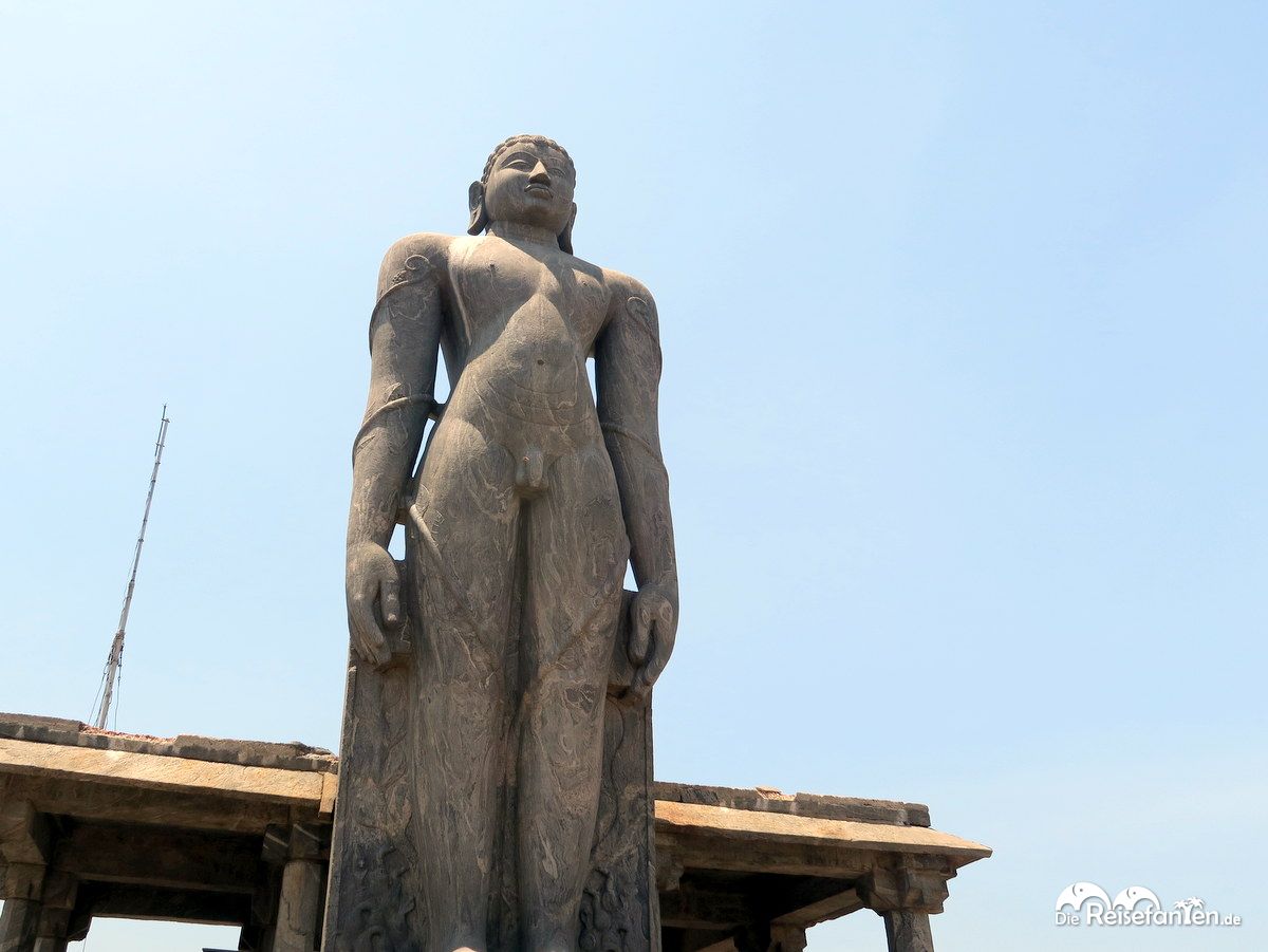 Die Statue von Bhagavan Shri nahe Karkala in Indien in voller Größe