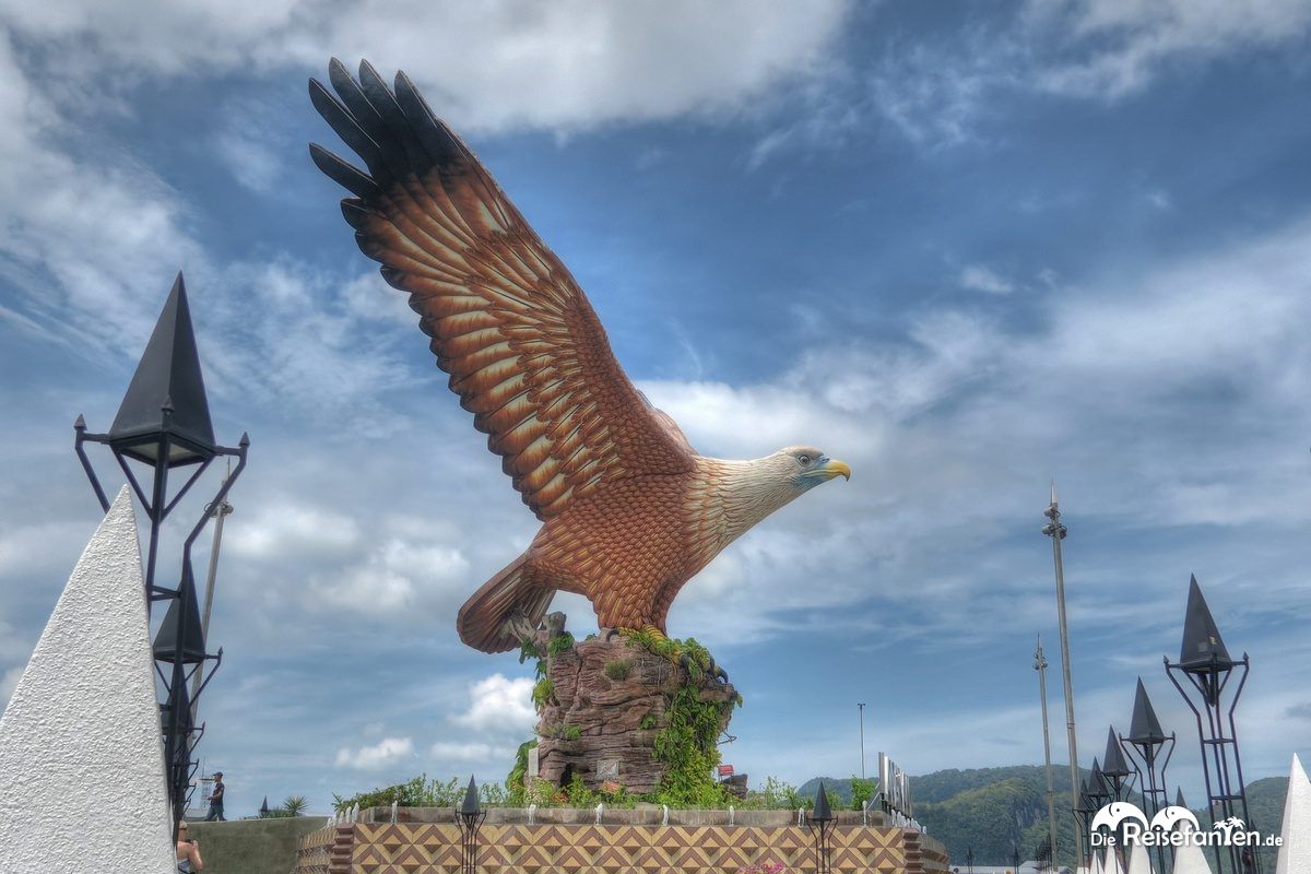 Ein überdimensionaler Adler als Wahrzeichen Langkawis