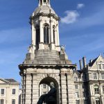 Glockenturm am Library Square im Trinity College