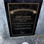 Infoschild an der Ha'penny Bidge in Dublin