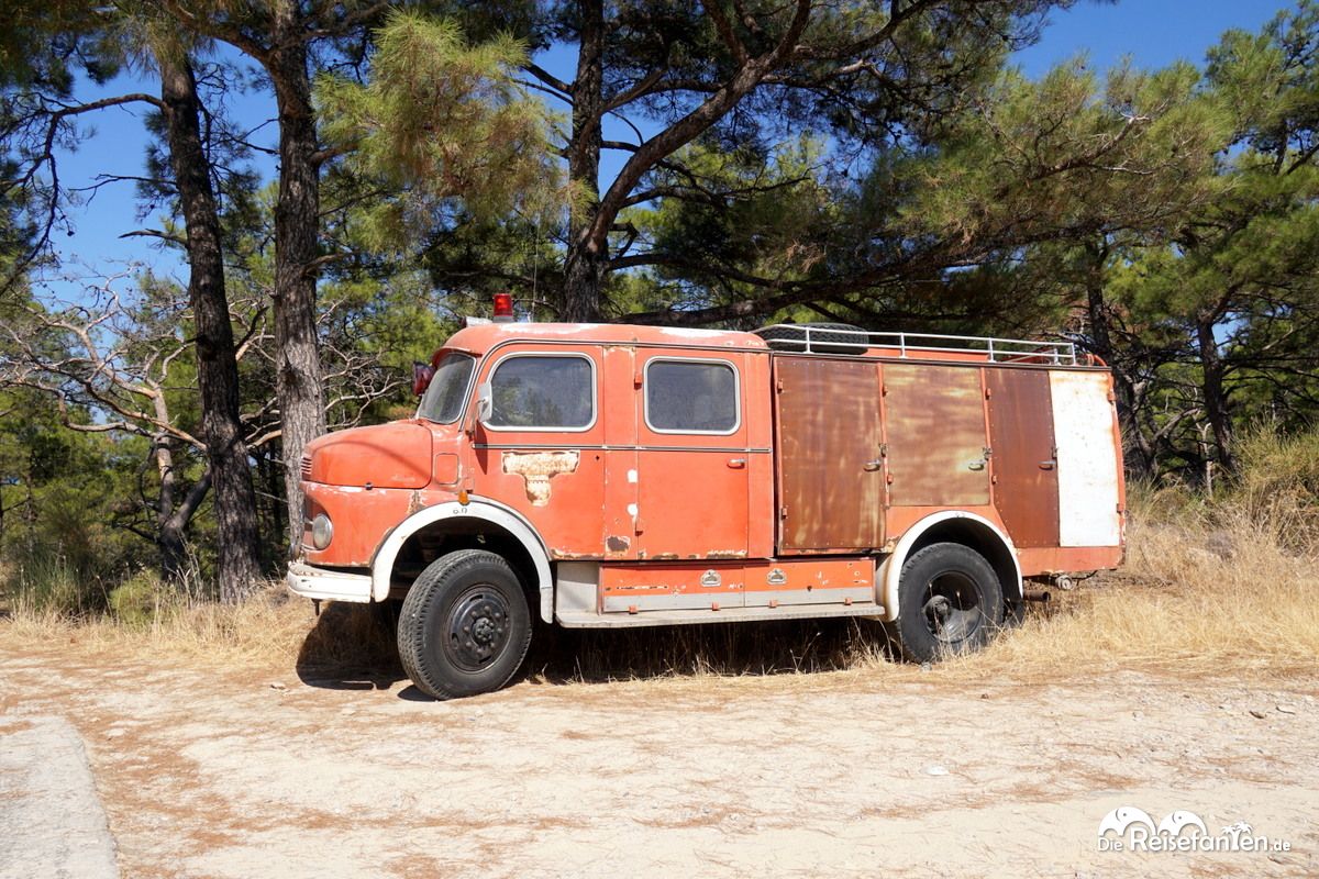 Auch ein altes Feuerwehrauto konnten wir auf Ikaria erspähen