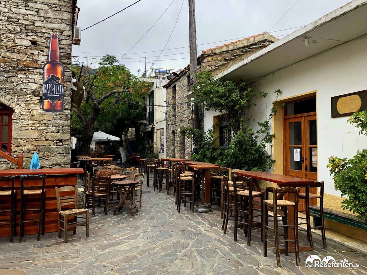 Bars im Zentrum von Nas auf Ikaria