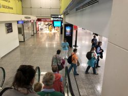 TUI Guides am Flughafen von Malta